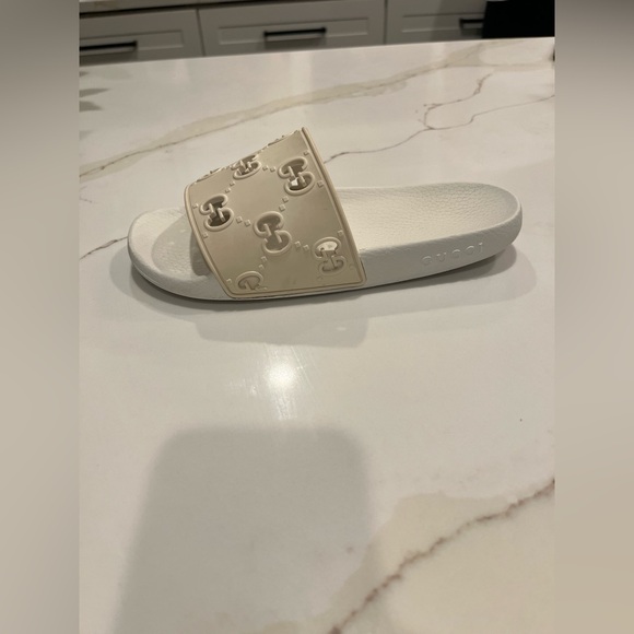 White and Cream Gucci Slides - Picture 2 of 6